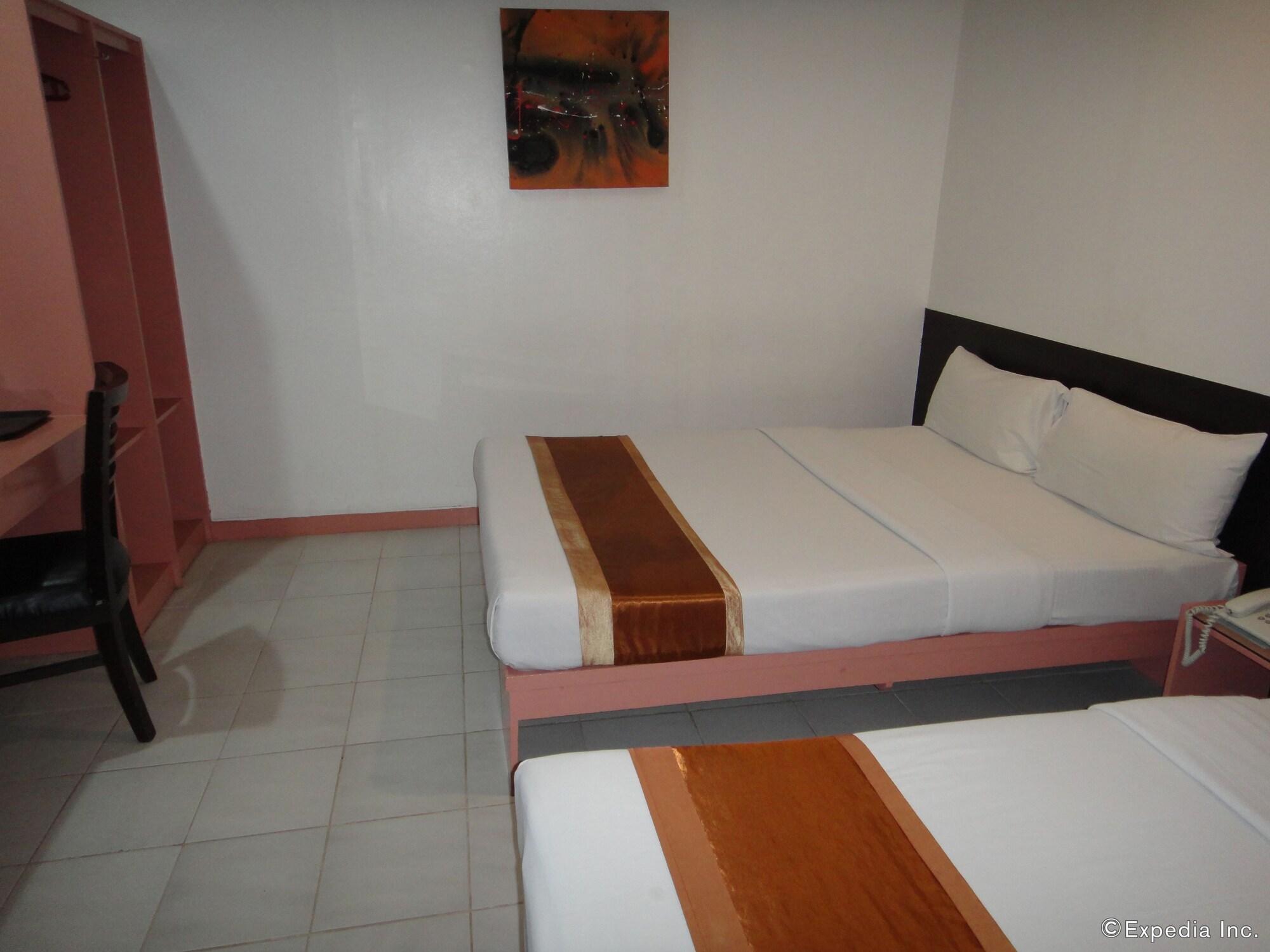 Hotel Pier Cuatro Себу Экстерьер фото