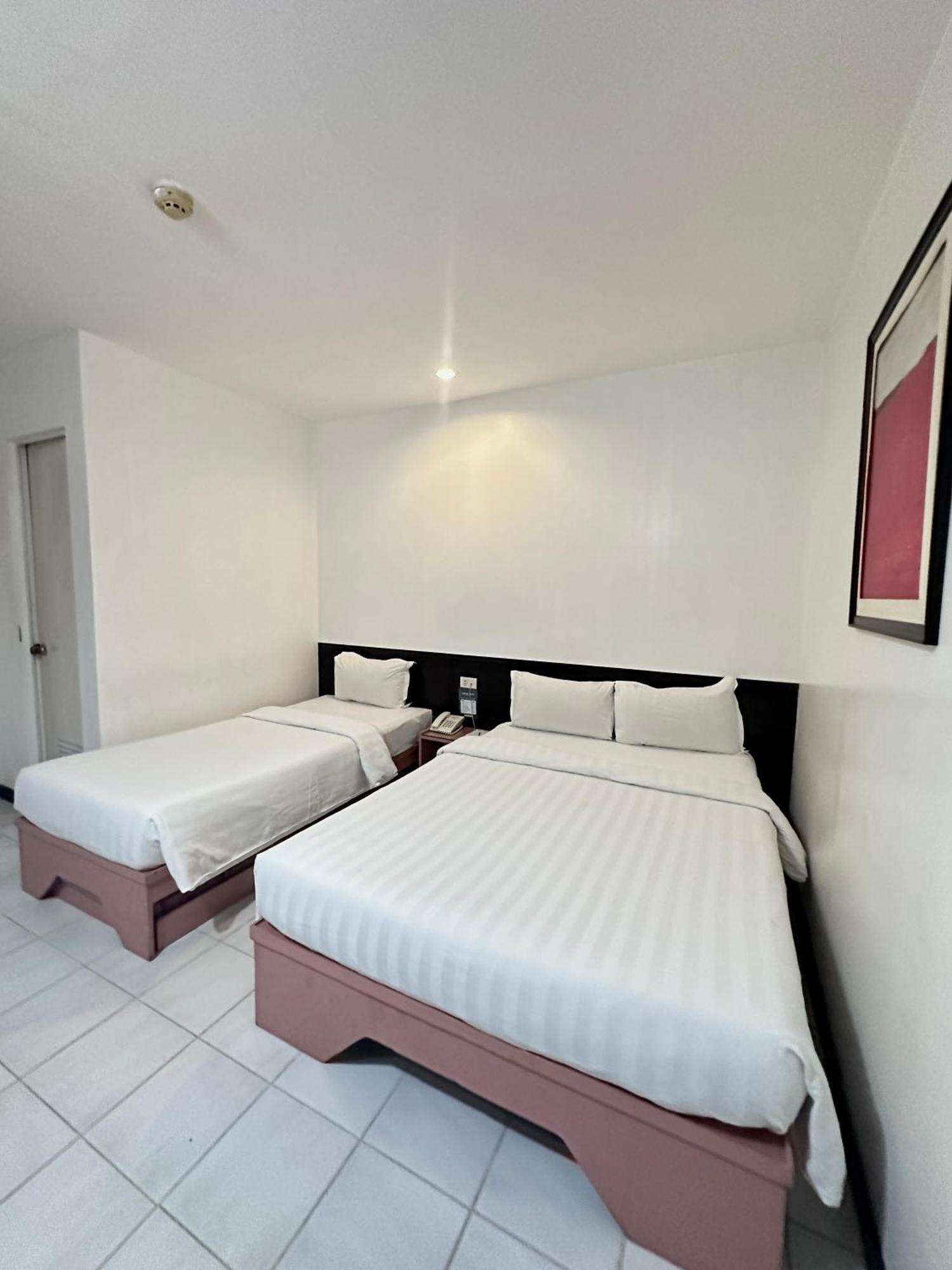 Hotel Pier Cuatro Себу Экстерьер фото