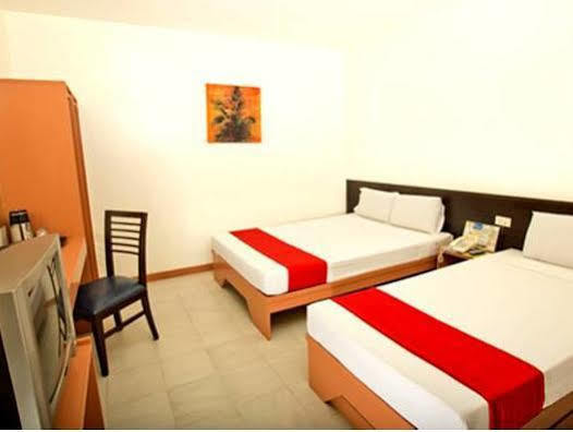 Hotel Pier Cuatro Себу Экстерьер фото